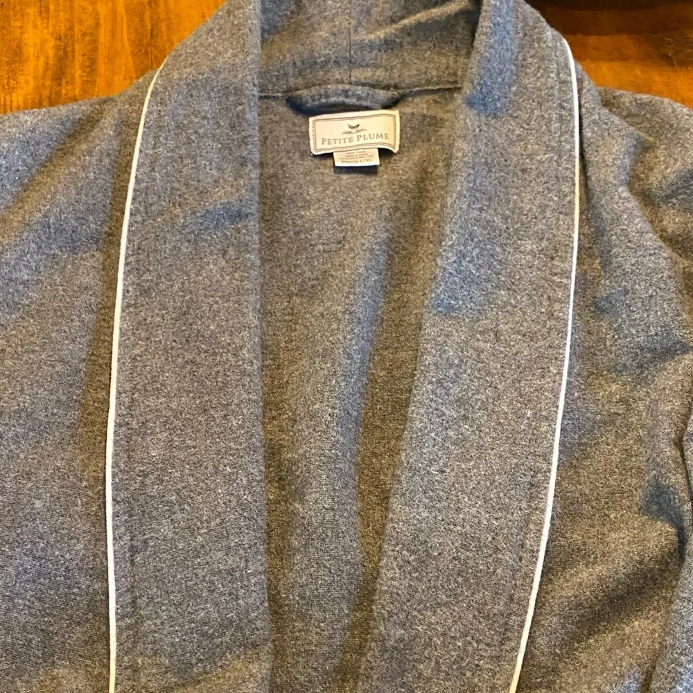 Petite Plume Men's Flannel Robe in Grey Size XL Used Once Preowned Stylish W/Box - Picture 3 of 7